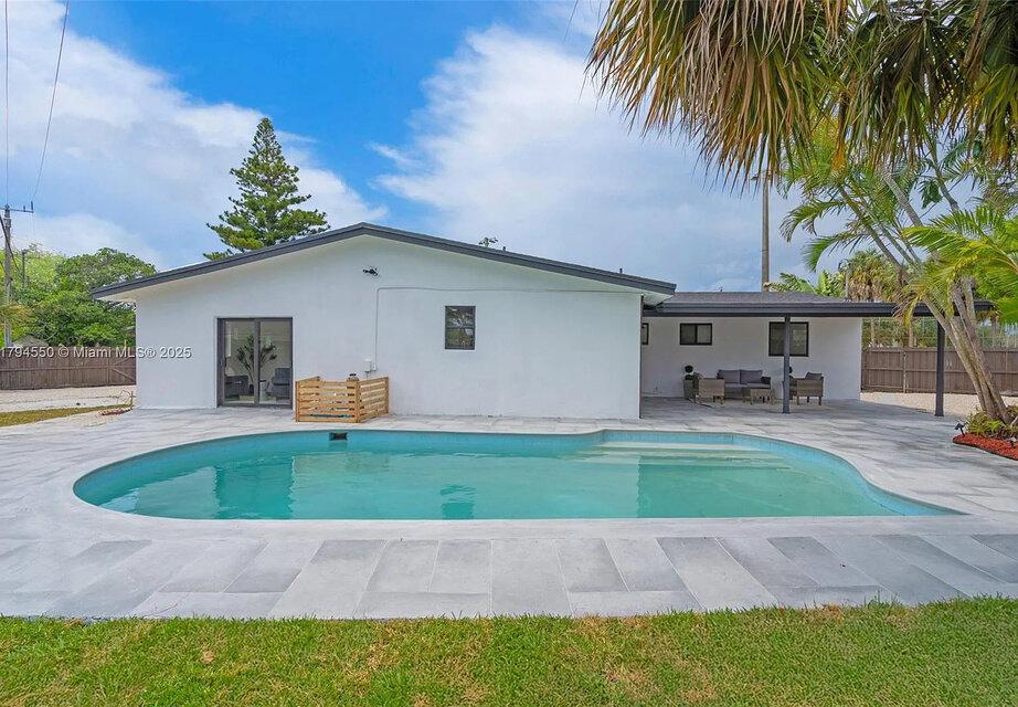 A WOW Haus long-term hold with pool